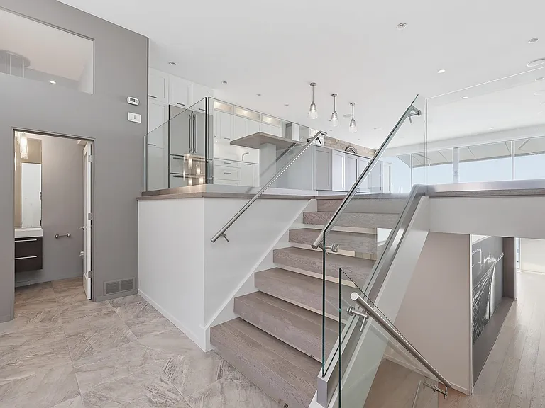 15240 Victoria Ave — Photo 8