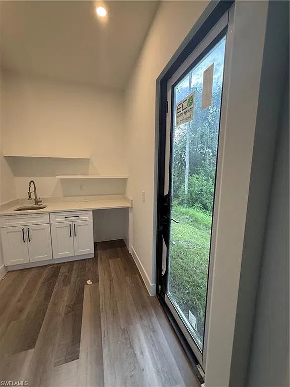 3 bed, 3.0 bath, 1805 sqft, $2,000 — Photo 2