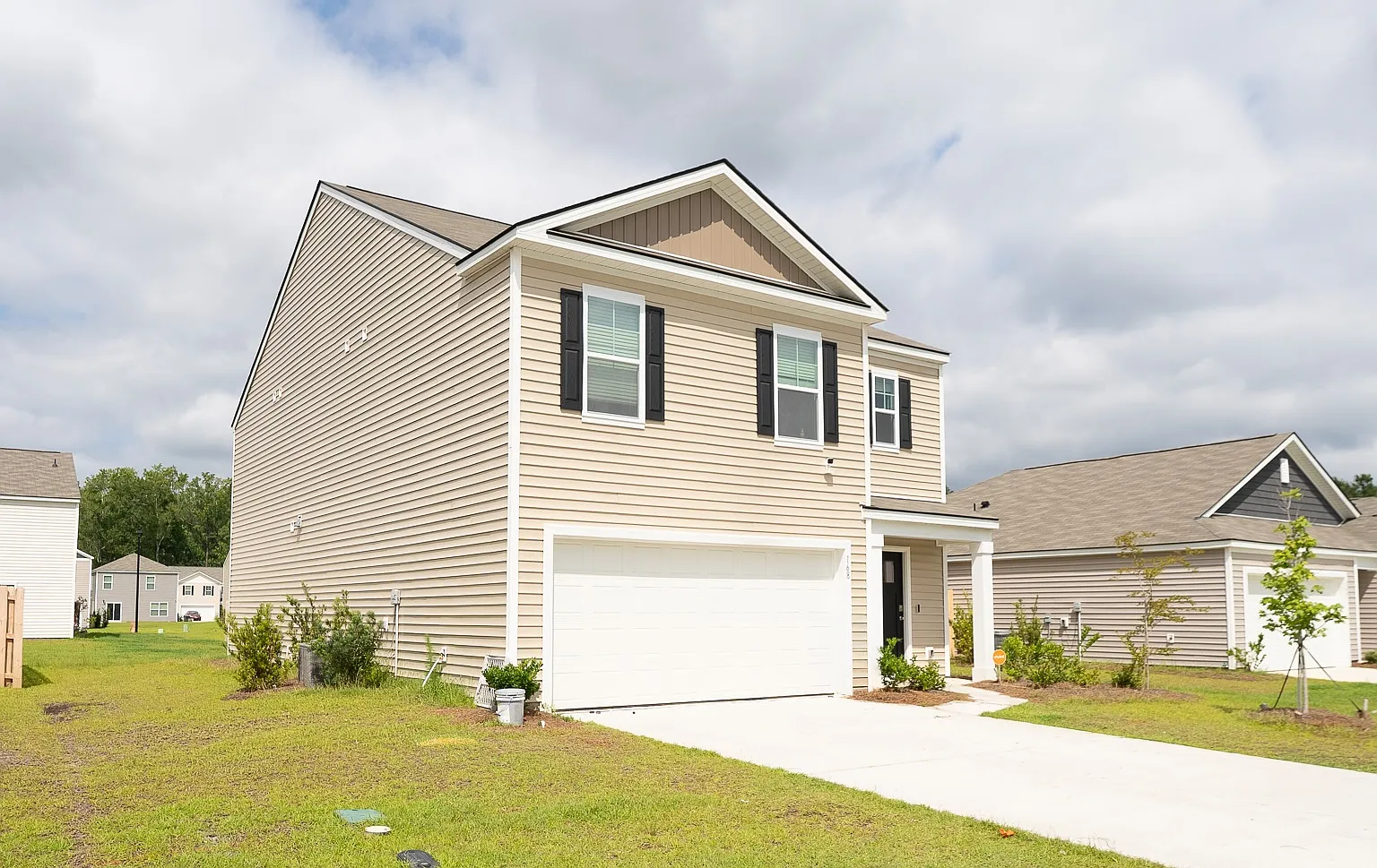 5 bed, 2361 sqft, $2,400 — Photo 3