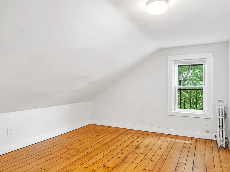 104 Sheldon St — Photo 22