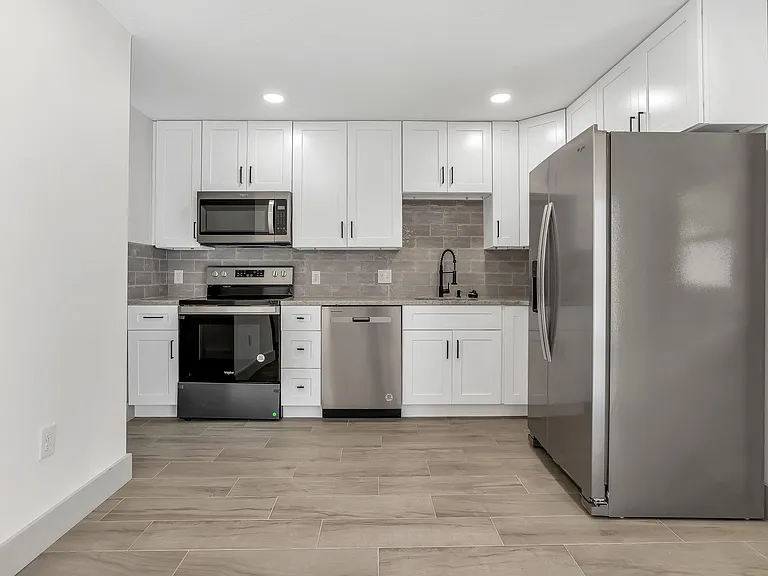 118 Lago Vista Blvd — Photo 2