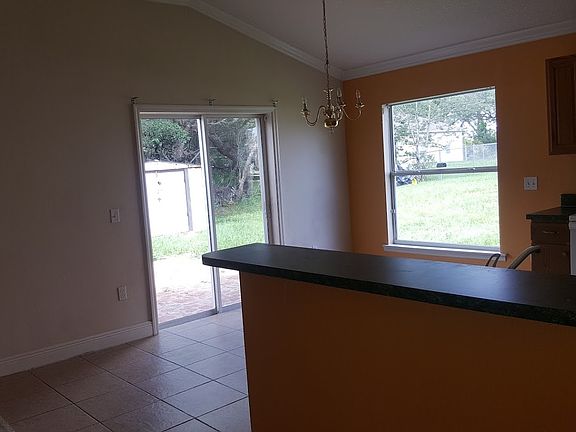 4th image of 310 Erie Ln