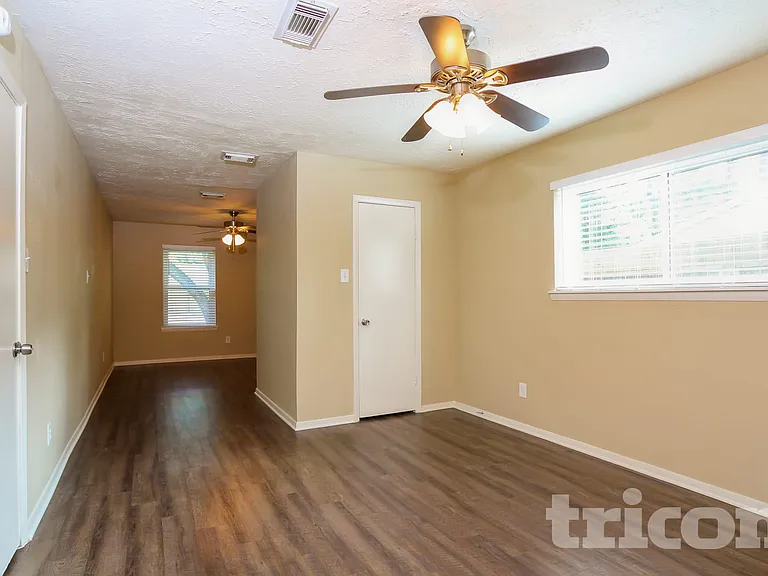 4227 Burkegate Dr — Photo 7