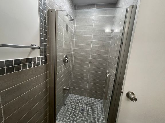 3rd image of 211 Grissom Ln