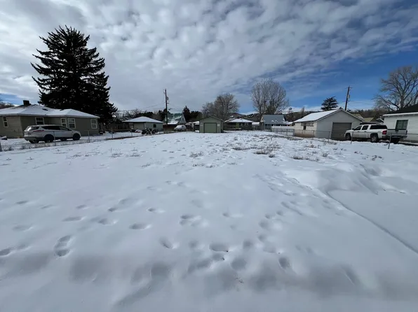 154 N Newport Ave, Hines, OR 97738