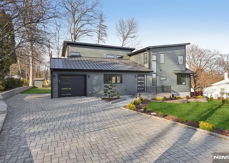 1st image of 107 High St