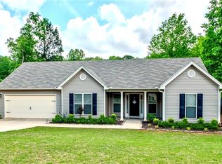 1945 Diamond Ridge Dr, Statham, GA 30666