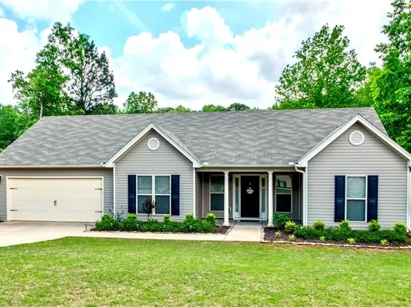 1945 Diamond Ridge Dr, Statham, GA 30666