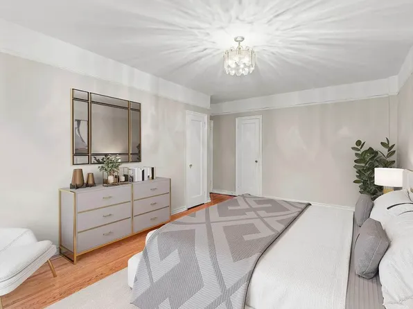 300 Ocean Parkway image 11 of 16