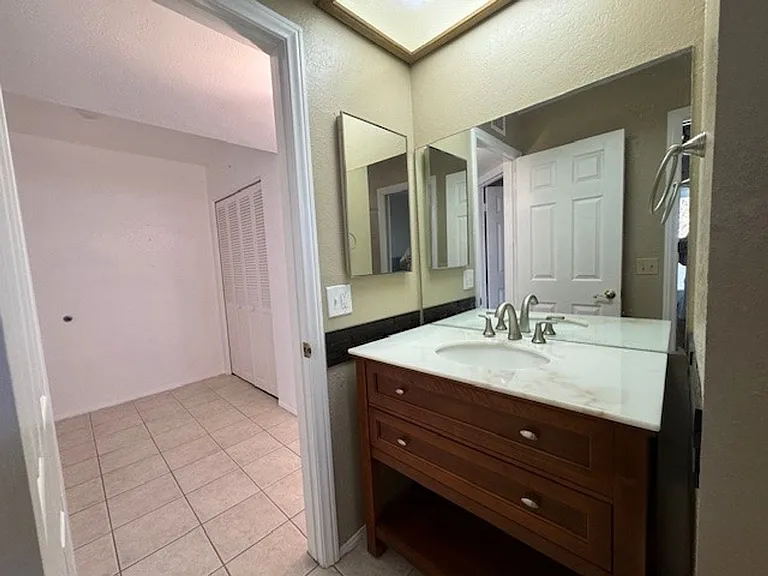2022 Merrill Ln #10G — Photo 34