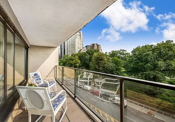 4th image of 200 Central Park S APT 6D