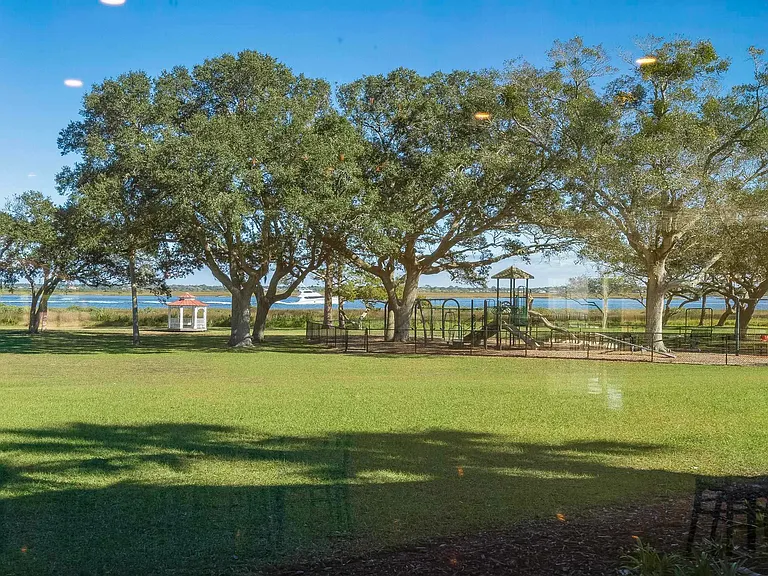 1040 Dorado Dr — Photo 16