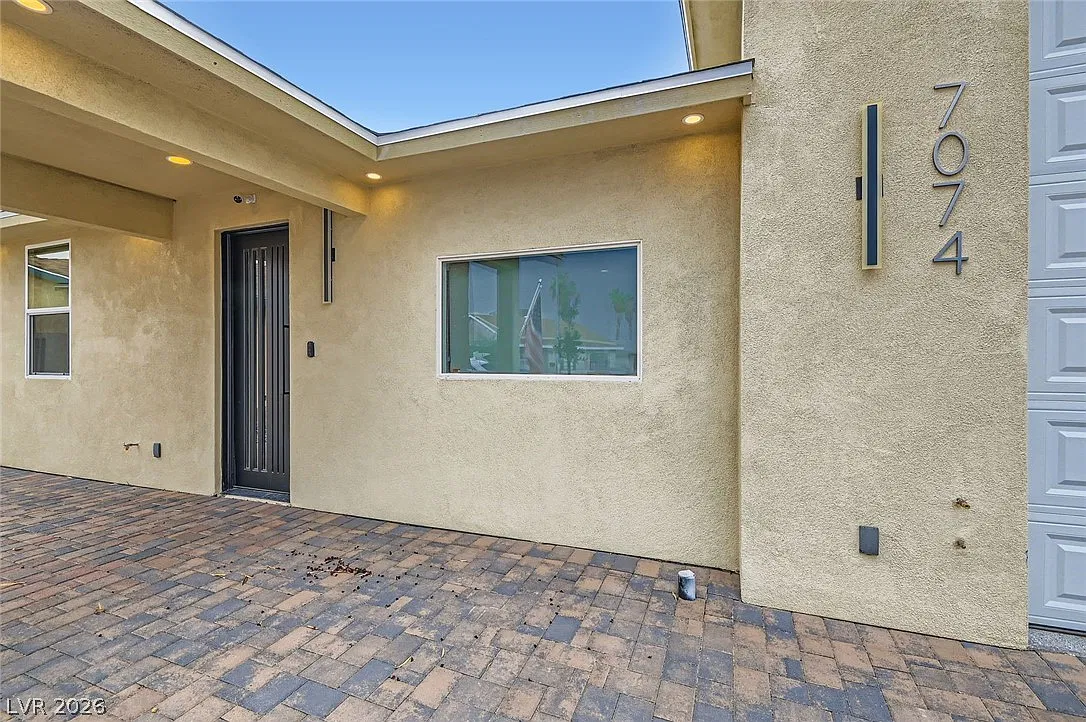 2 bed, 1050 sqft, $2,200 — Photo 4