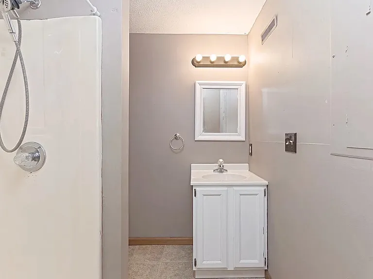 1 Parkshores Dr — Photo 26