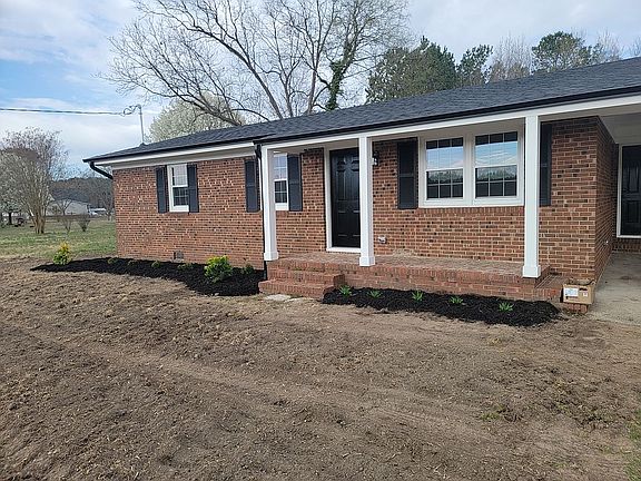 3rd image of 1541 Rhondale Rd