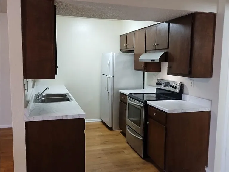 300 N Milam St #3 — Photo 2