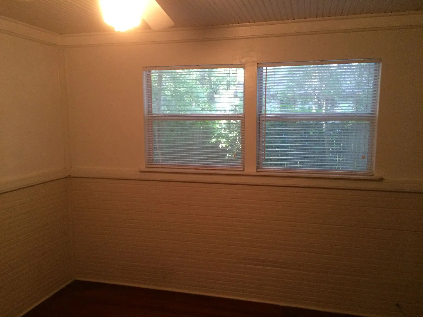 Beautiful 3 Bedroom House Near Campus! — Photo 4
