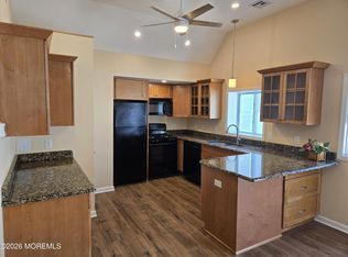 32 Sycamore Ave, Middletown, NJ 07748