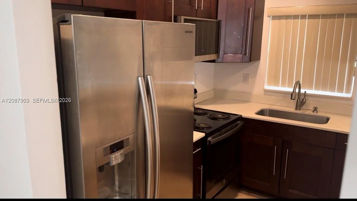 3 bed, 1.5 bath, 1240 sqft, $2,750 — Photo 2