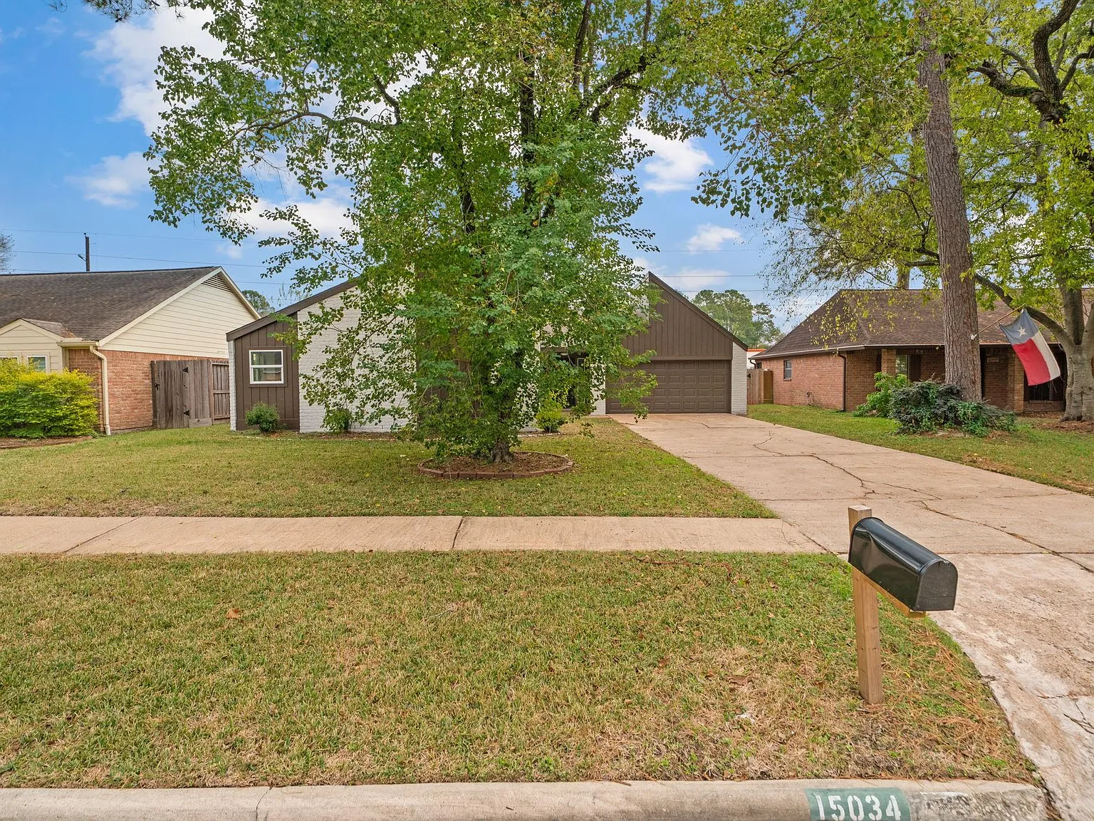 3 bed, 2.0 bath, 1811 sqft, $2,200 — Photo 2