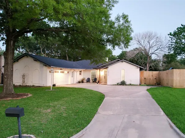 3010 Broadmoor Dr, Sugar Land, TX 77478