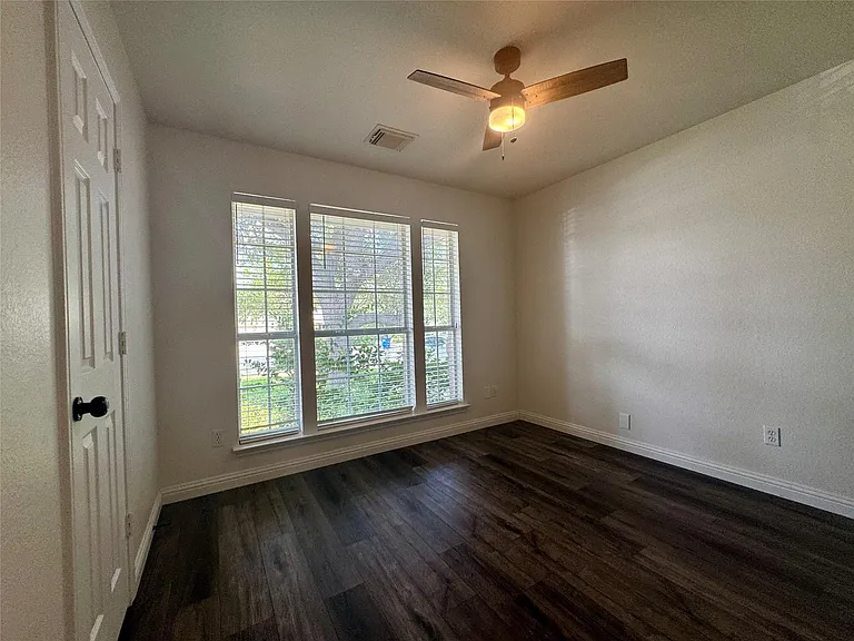 5615 Taylorcrest Dr — Photo 4