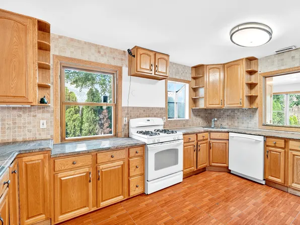 6015 Independence Avenue image 10 of 85