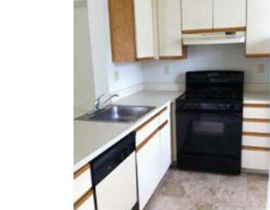 3rd image of 2704 Yarmouth Ln #B