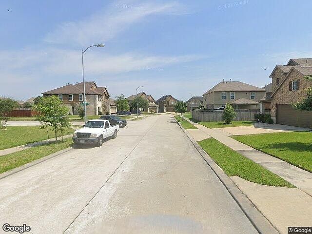 Exterior Neighborhood (street photo)