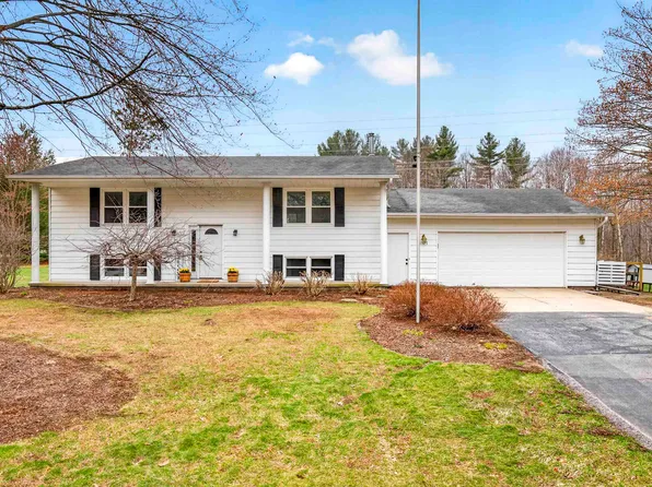 4171 Saint Francis Park Dr, Green Bay, WI 54313