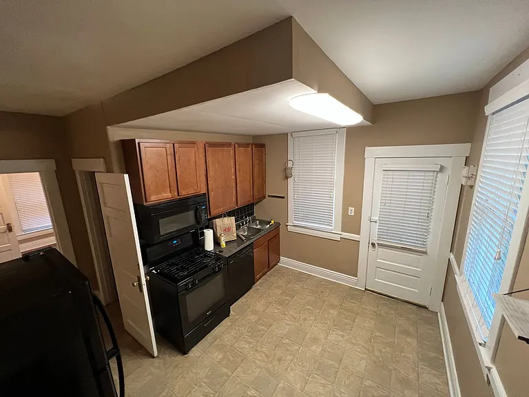 2831 Westminster Ct — Photo 13