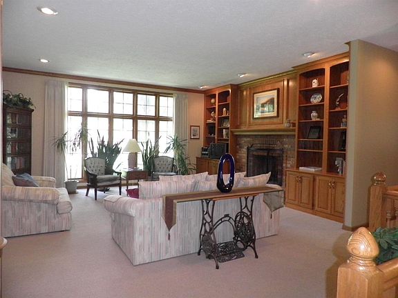 4th image of 102 Thunderbird Dr