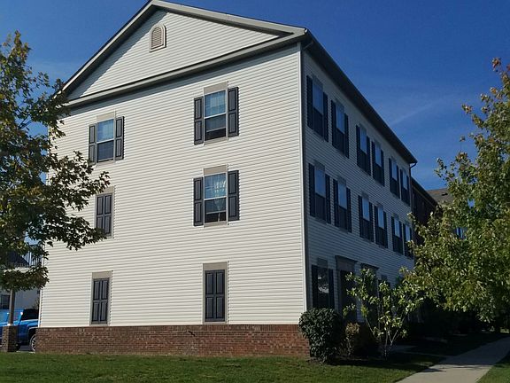 End unit with great view of the pond and grassy area