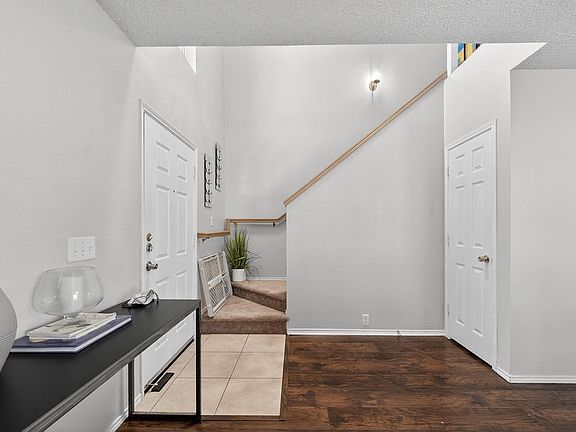 2nd image of 1318 Gilday Dr