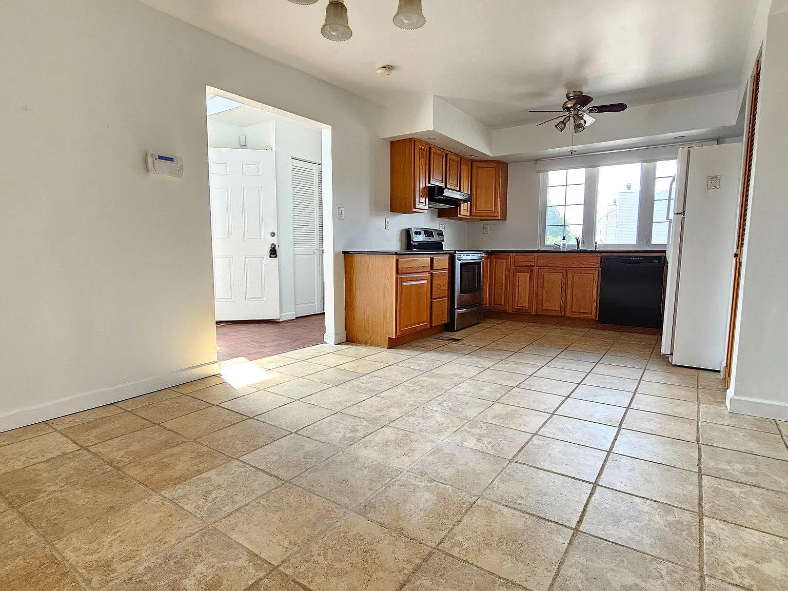 3 bed, 2.5 bath, 1440 sqft, $2,900 — Photo 3
