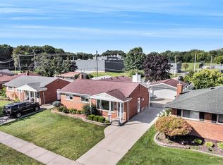 3290 Longmeadow Dr, Trenton, MI 48183
