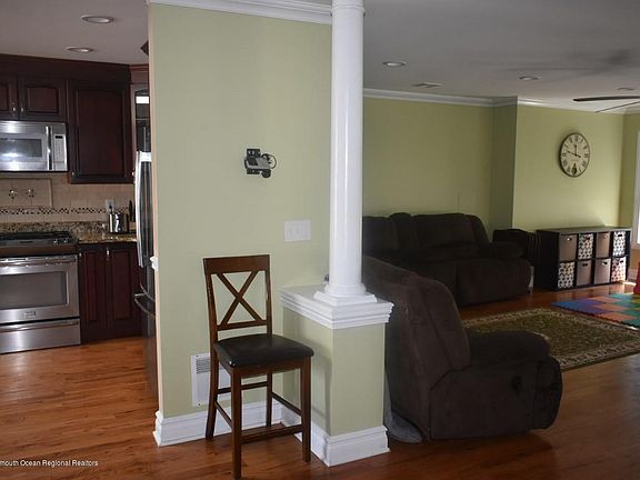 5th image of 668 Monmouth Ave