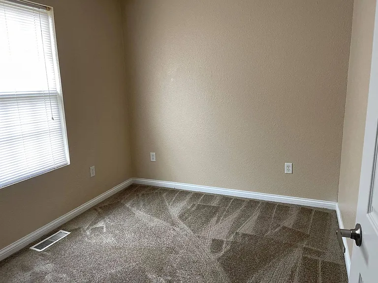 Fox Brook Apartments — Photo 25