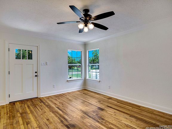 5th image of 406 BEXAR DR