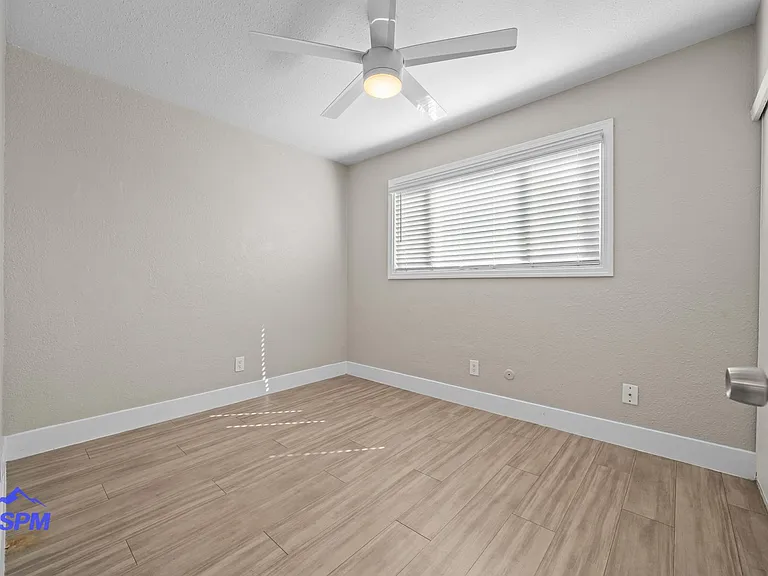 Willow Glen Apartments — Photo 15