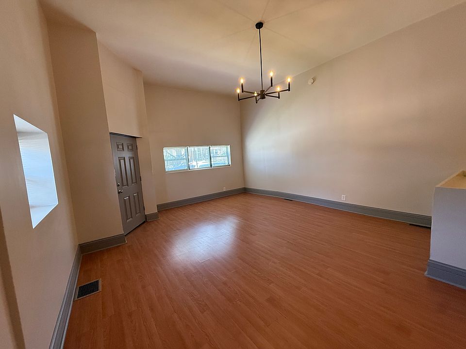 Entrance/living room/dining area