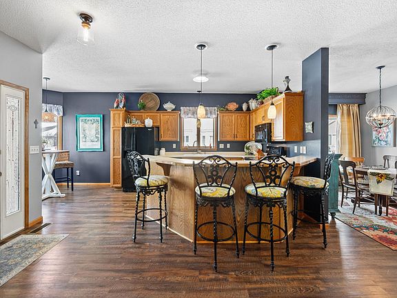 4th image of 183 Cardinal Ln