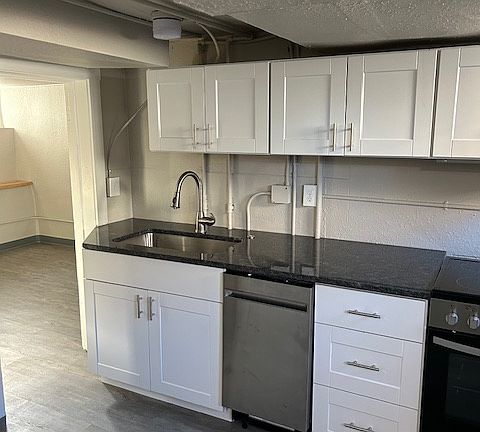 5th image of 1518 7th Ave #B
