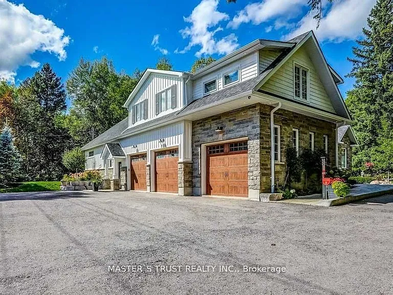 720B Wellington St W — Photo 2