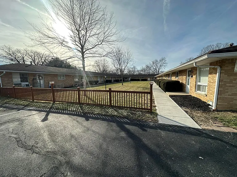 296 N Mill St — Photo 1