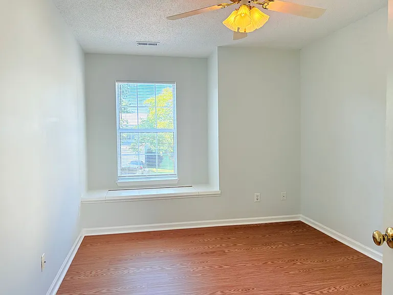 110 Amelia Ct — Photo 15