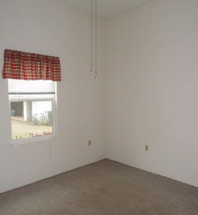 Middle bedroom