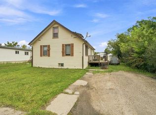 918 S 3rd Ave, Beaverlodge, AB T0H 0C0
