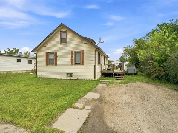 918 S 3rd Ave, Beaverlodge, AB T0H 0C0