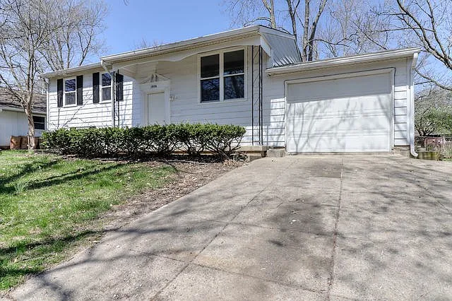 1806 E Michigan Ave photo 1
